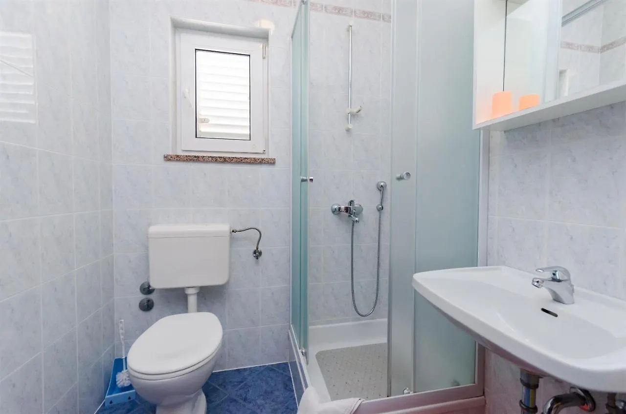 Apartments Mirjana B Lopar