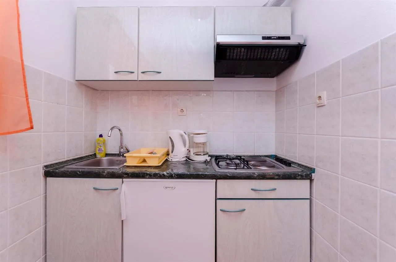 Apartments Mirjana B Lopar 0*,  Croatia