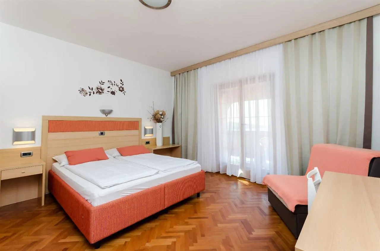 Apartments Mirjana B Lopar