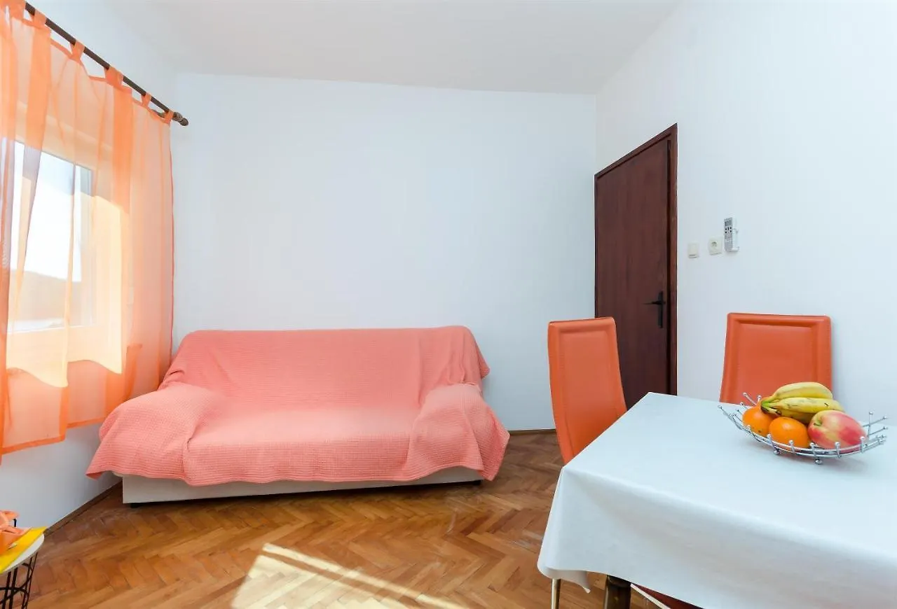Apartments Mirjana B Lopar