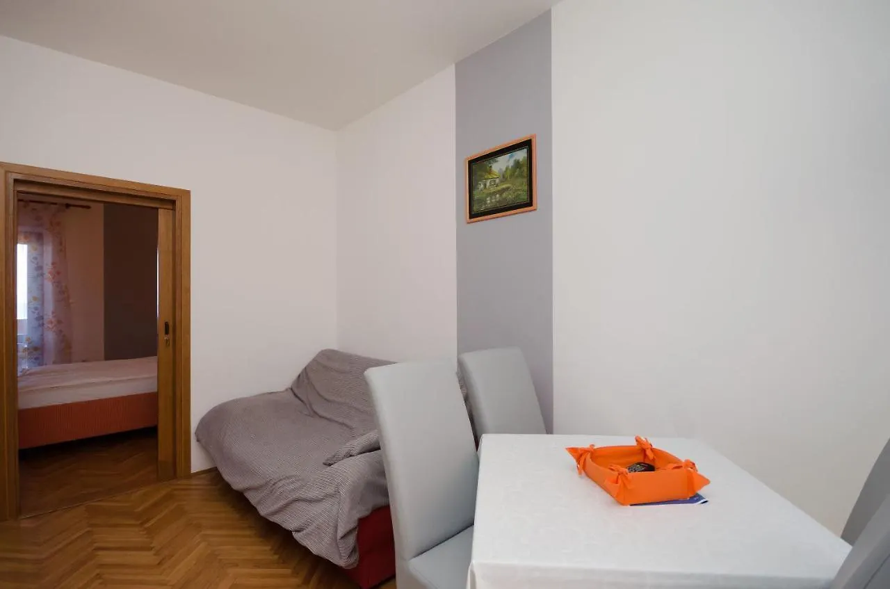 Apartments Mirjana B Lopar
