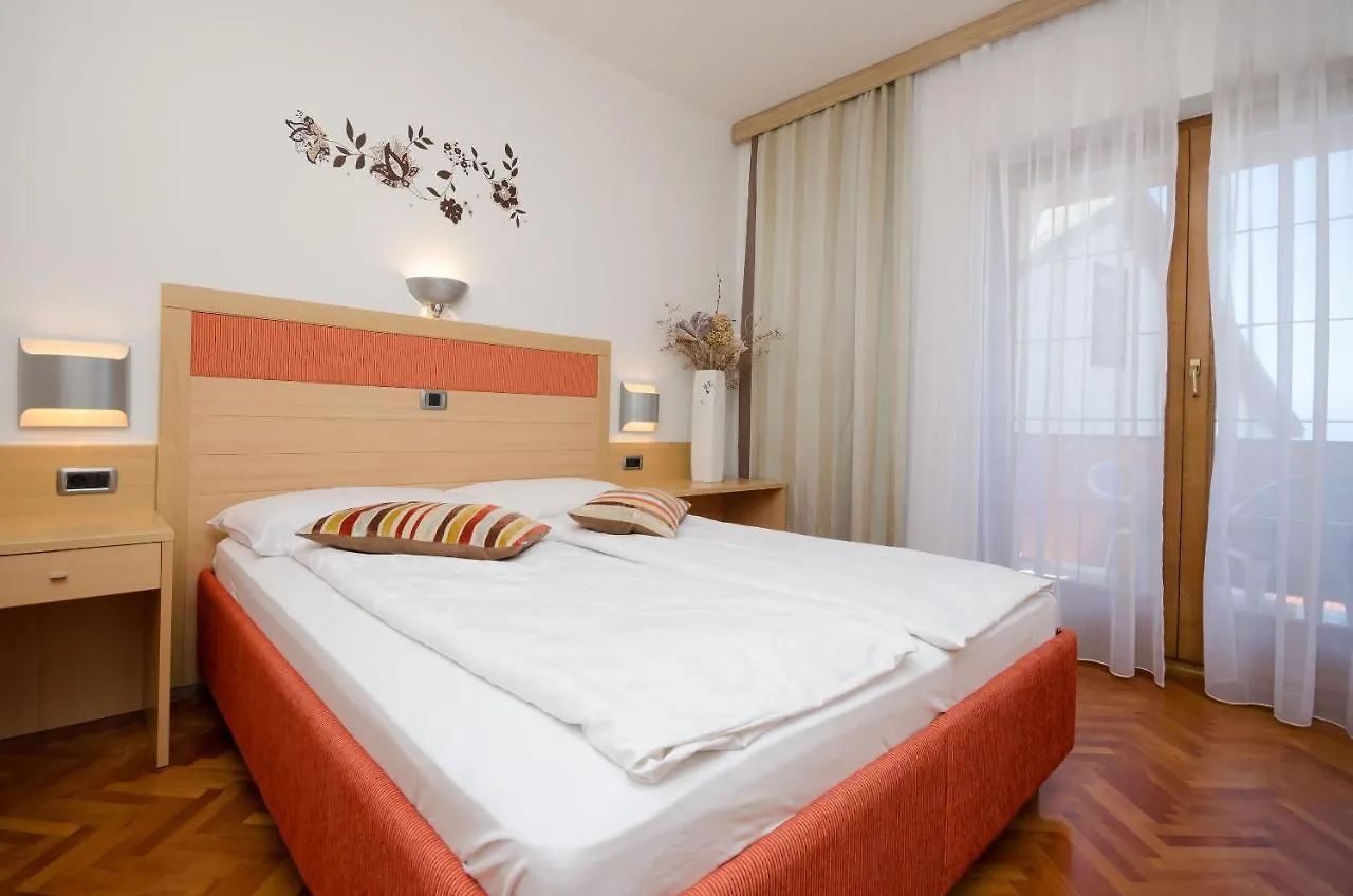 Apartments Mirjana B Lopar