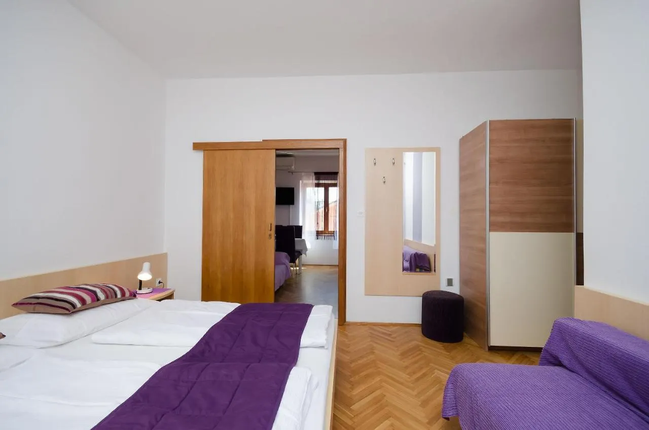 Apartments Mirjana B Lopar