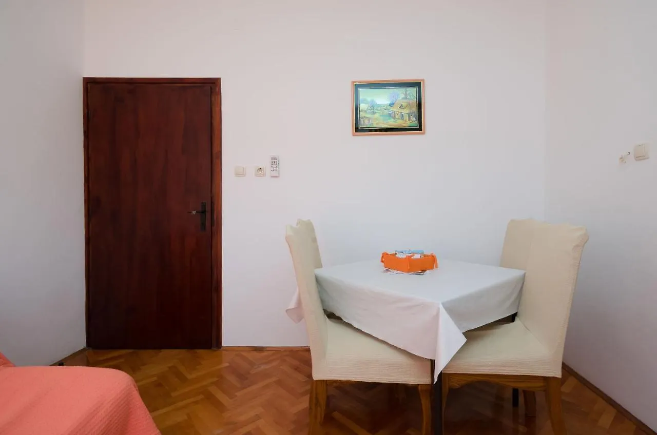 Apartments Mirjana B Lopar