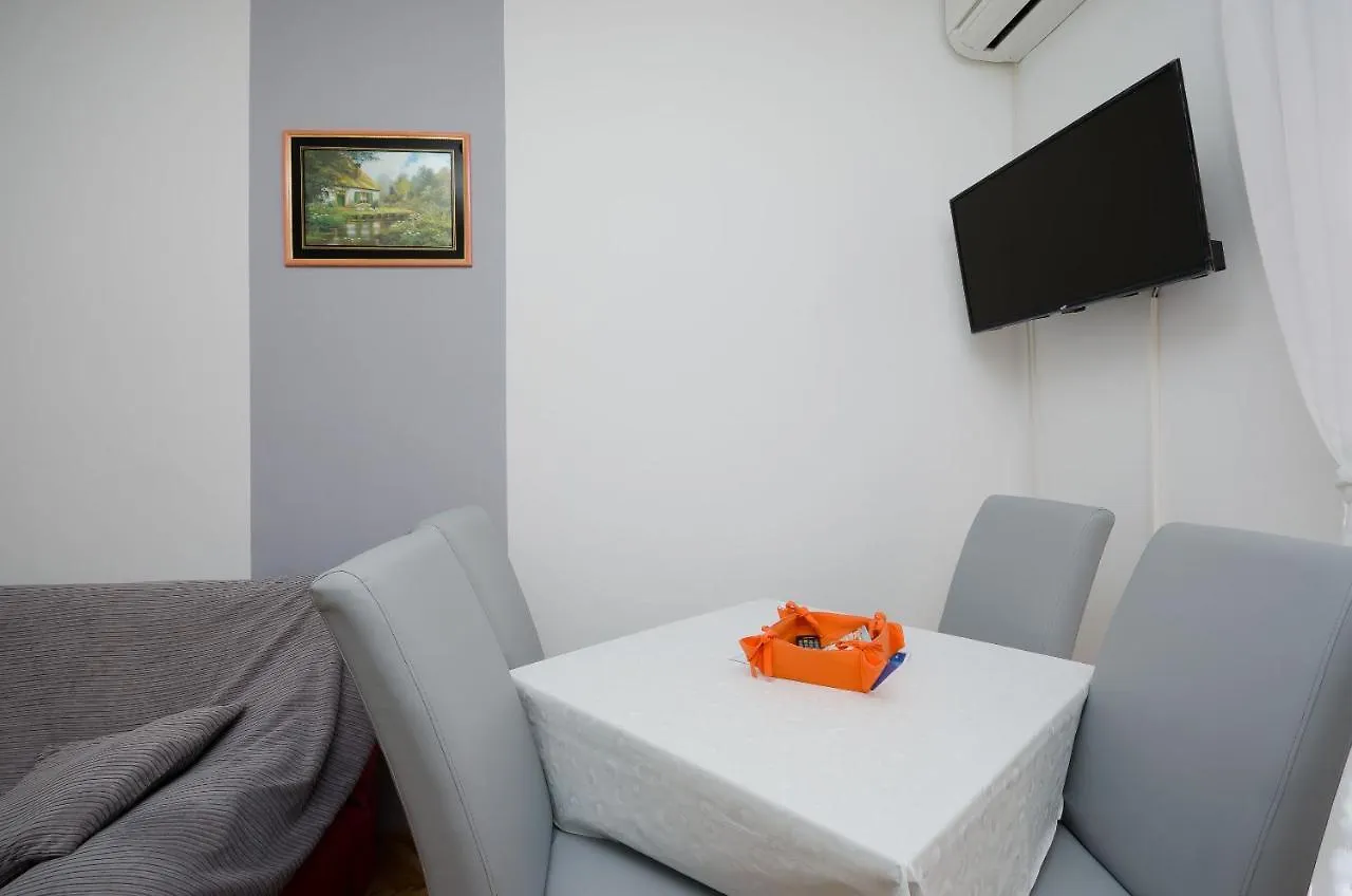 Apartments Mirjana B Lopar