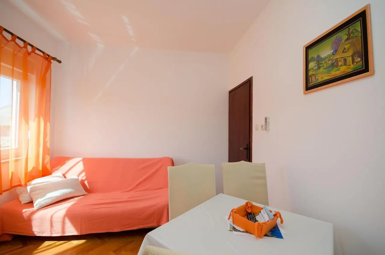 Apartments Mirjana B Lopar