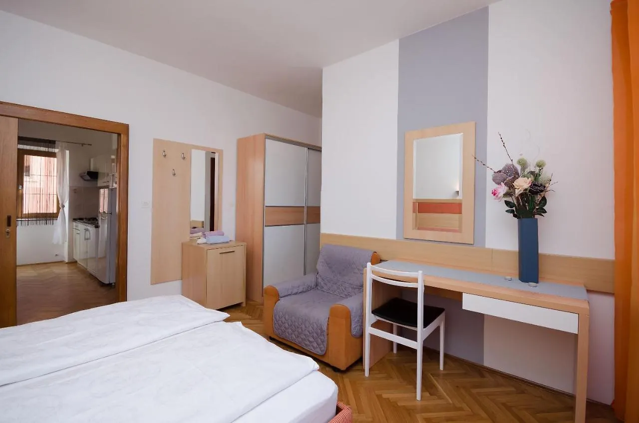 Apartments Mirjana B Lopar