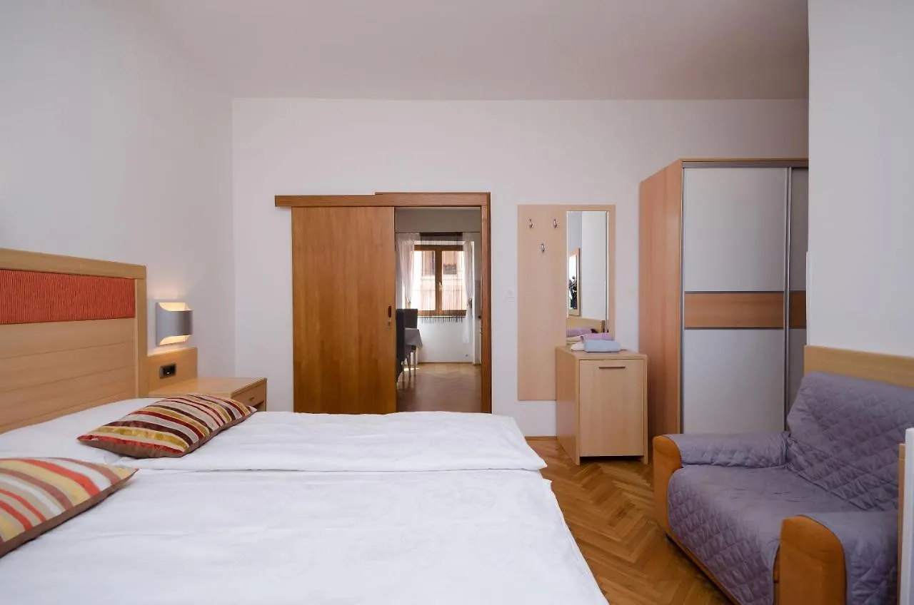 Apartments Mirjana B Lopar