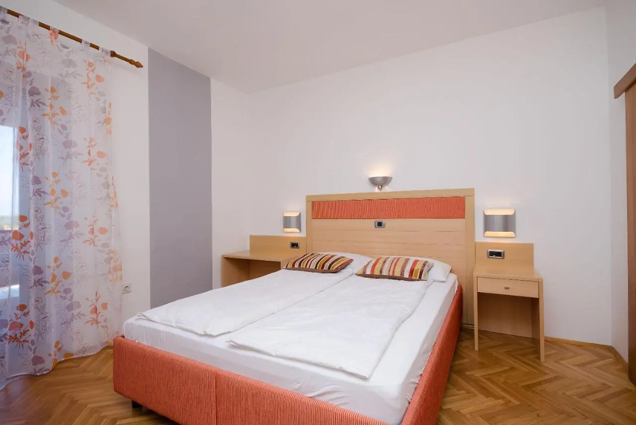 Apartments Mirjana B Lopar