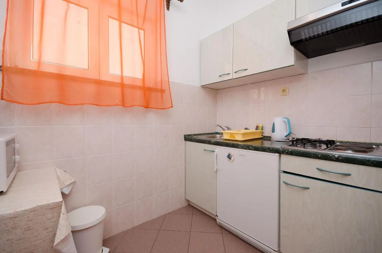 Apartments Mirjana B Lopar