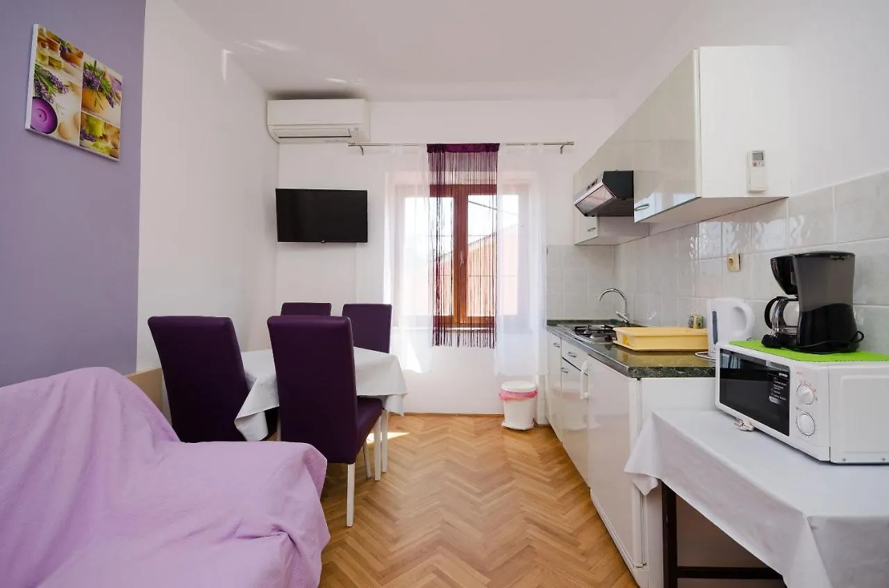 Apartments Mirjana B Lopar 0*,  Croatia