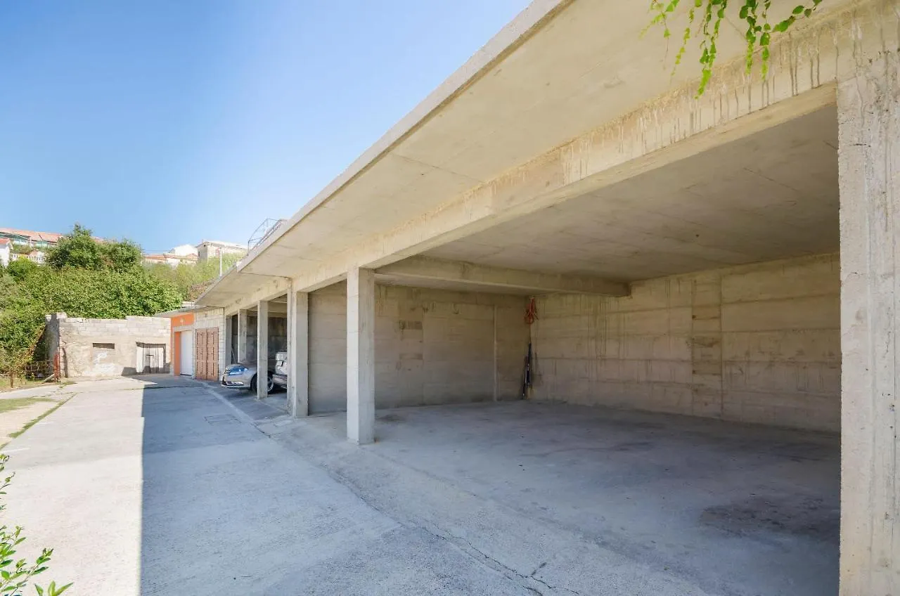 Apartments Mirjana B Lopar