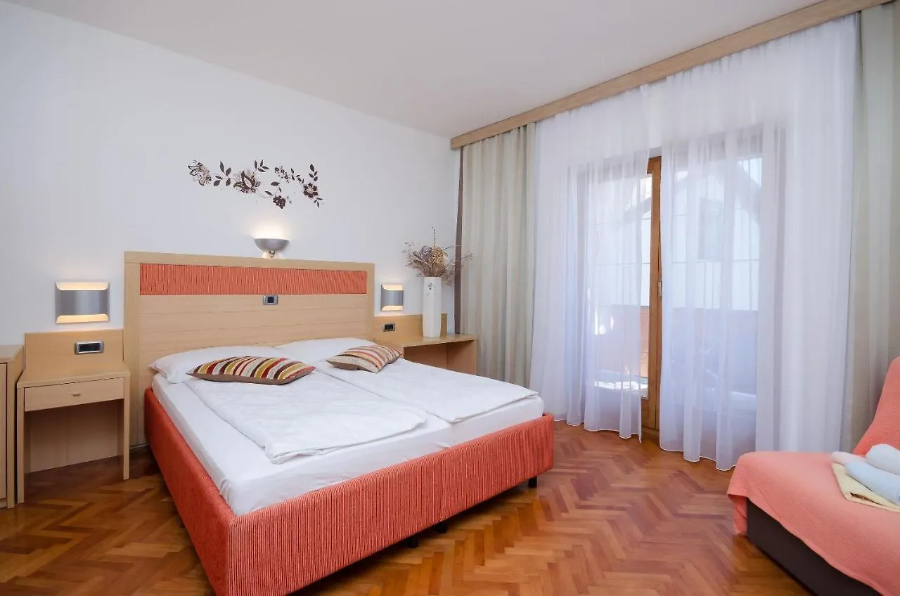 Apartments Mirjana B Lopar 0*,