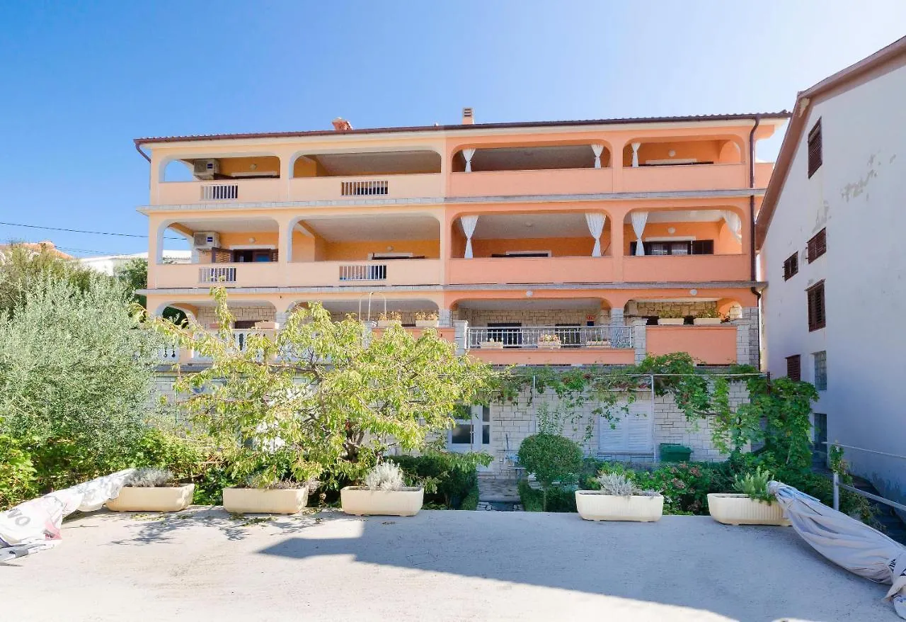 Apartments Mirjana B Lopar